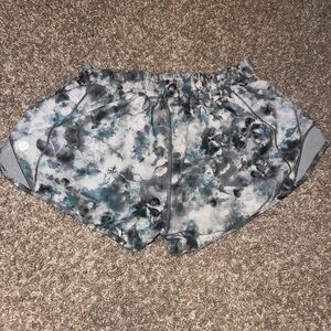 Lululemon- Hotty Hot, size 6